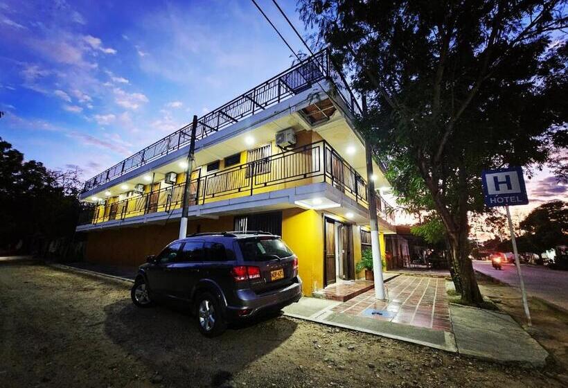 هتل Victoria Queen Villavieja