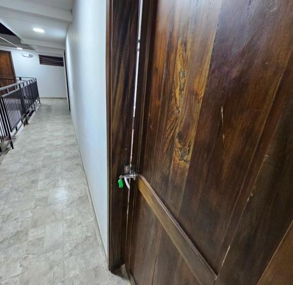 هتل Victoria Queen Villavieja