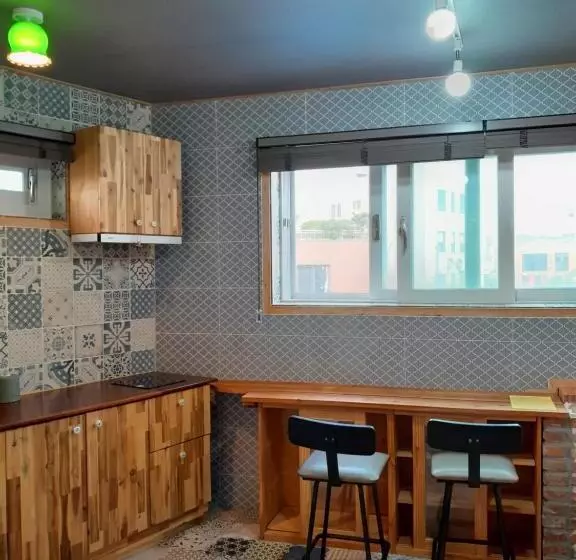 ペンション Deluna House
