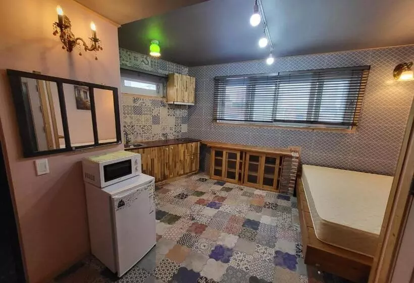 ペンション Deluna House