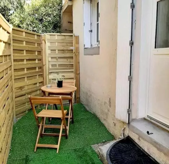 پانسیون Logement Indépendant Avec Extérieur Privatif Et Clôturé