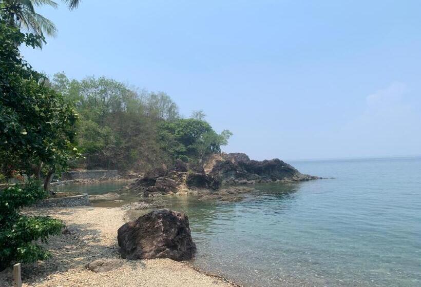 Resort A House Beachfront