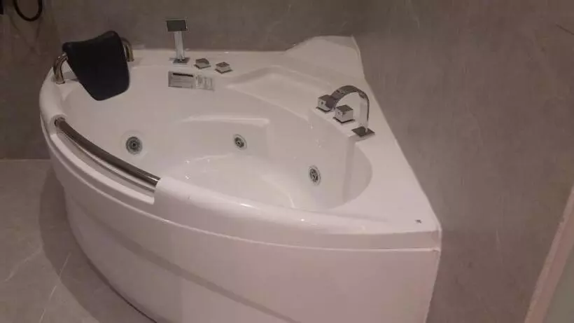 ال متعب سويت غرناطة