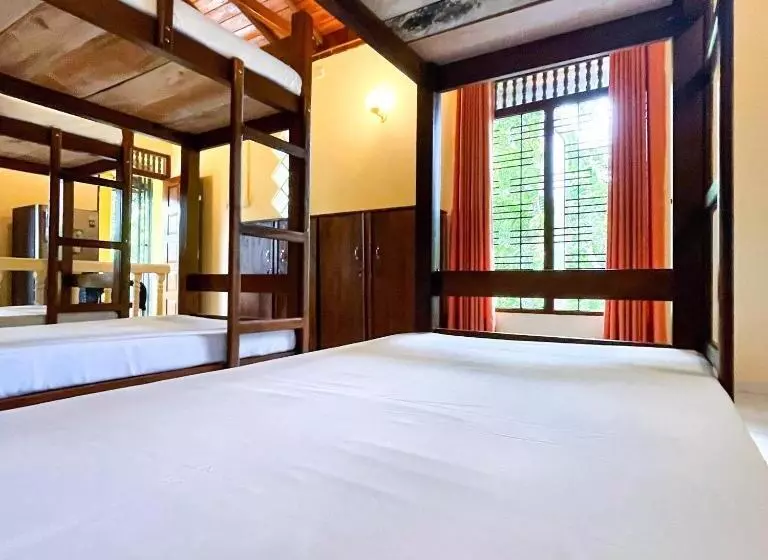 Retkeilymaja Mystel Unawatuna