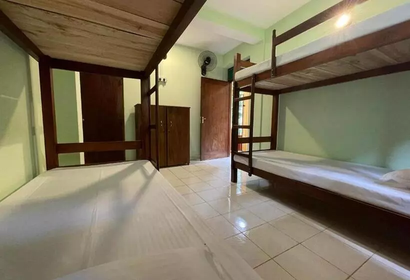 Retkeilymaja Mystel Unawatuna