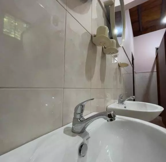 Retkeilymaja Mystel Unawatuna