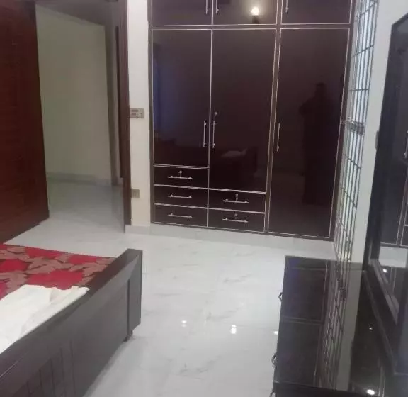 تختخواب و صبحانه Gujrat Guest House