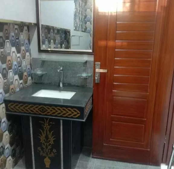 تختخواب و صبحانه Gujrat Guest House