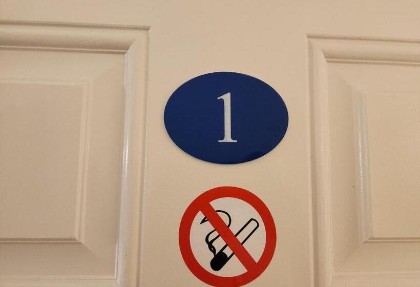 تختخواب و صبحانه Gatwick Star Night Stay   Gatwick