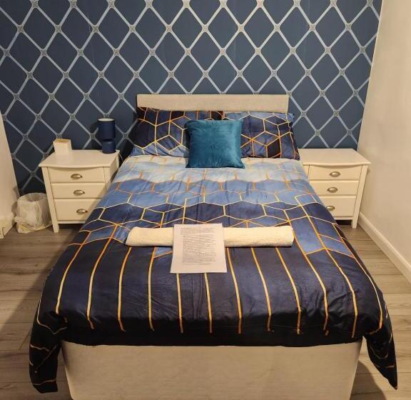 تختخواب و صبحانه Gatwick Star Night Stay   Gatwick