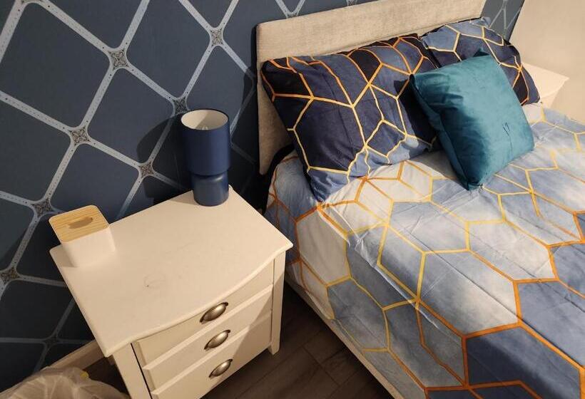 تختخواب و صبحانه Gatwick Star Night Stay   Gatwick