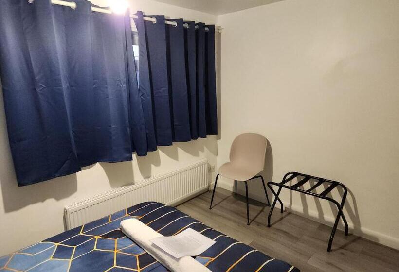 تختخواب و صبحانه Gatwick Star Night Stay   Gatwick