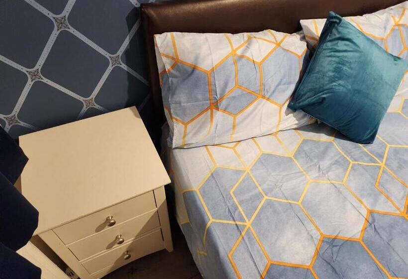 تختخواب و صبحانه Gatwick Star Night Stay   Gatwick