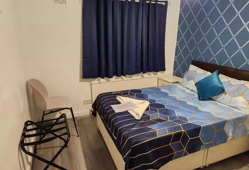 تختخواب و صبحانه Gatwick Star Night Stay   Gatwick
