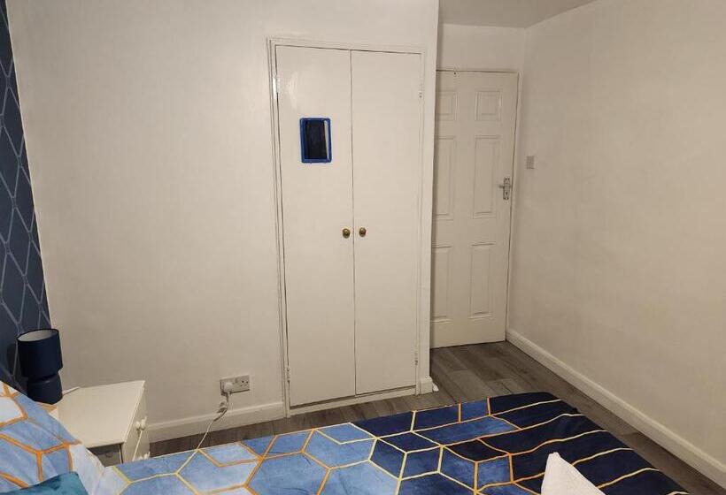 تختخواب و صبحانه Gatwick Star Night Stay   Gatwick