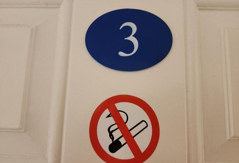 تختخواب و صبحانه Gatwick Star Night Stay   Gatwick