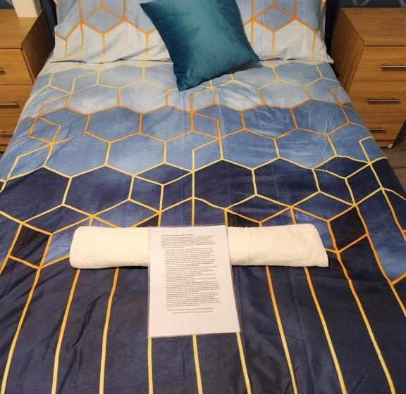 تختخواب و صبحانه Gatwick Star Night Stay   Gatwick