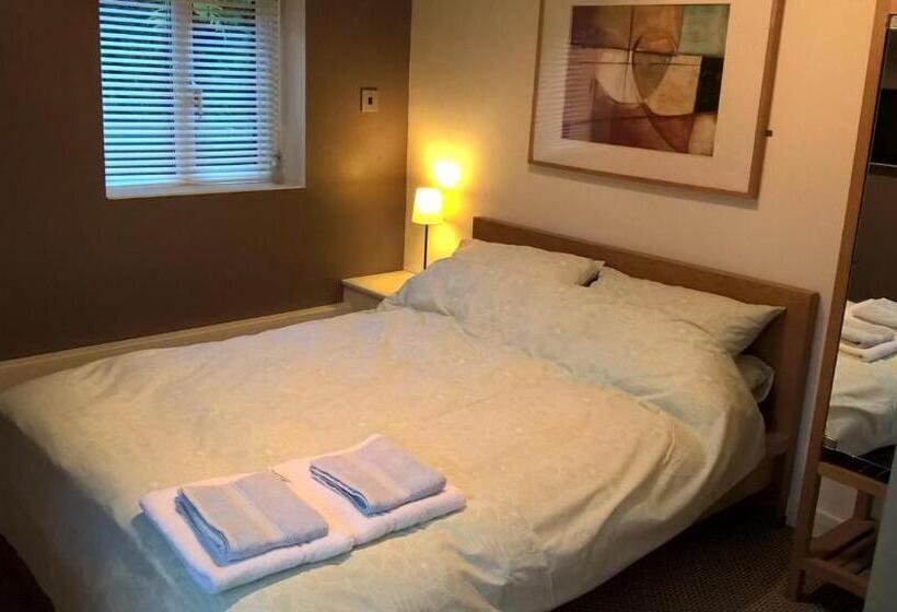 مبيت وإفطار The Garden Room