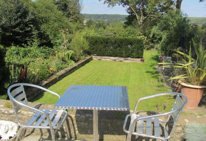 مبيت وإفطار The Garden Room