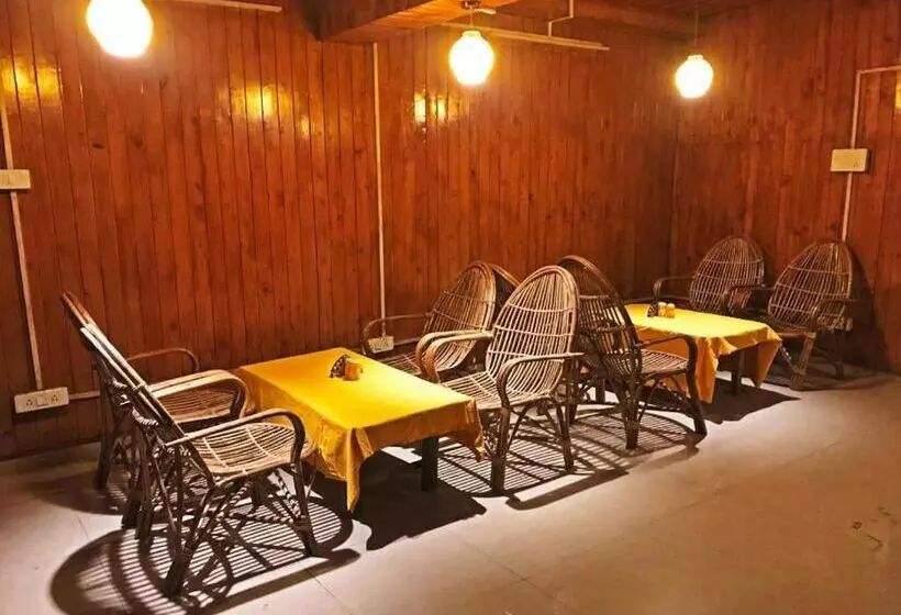 ホテル Jibhi Brook Retreat