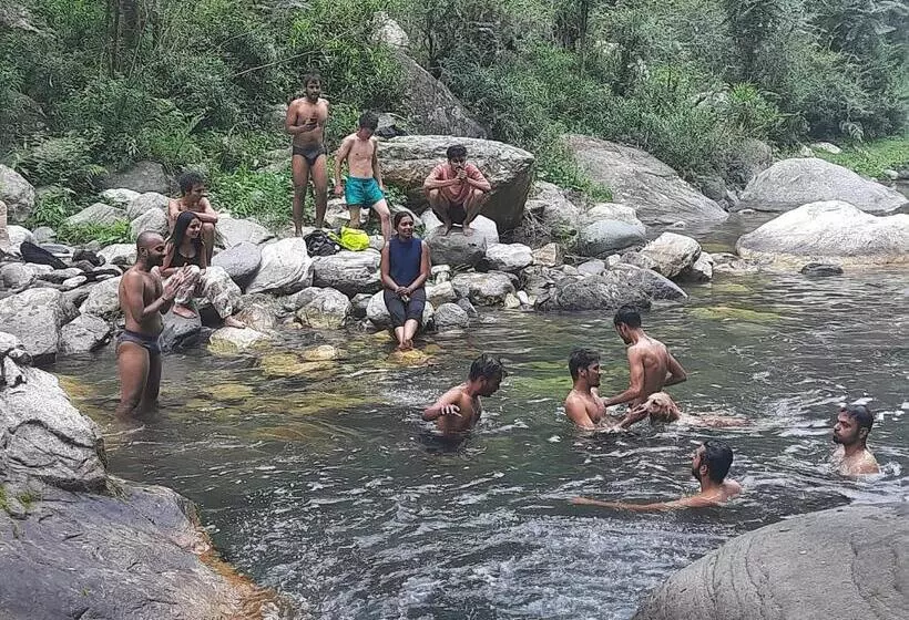 ホテル Jibhi Brook Retreat