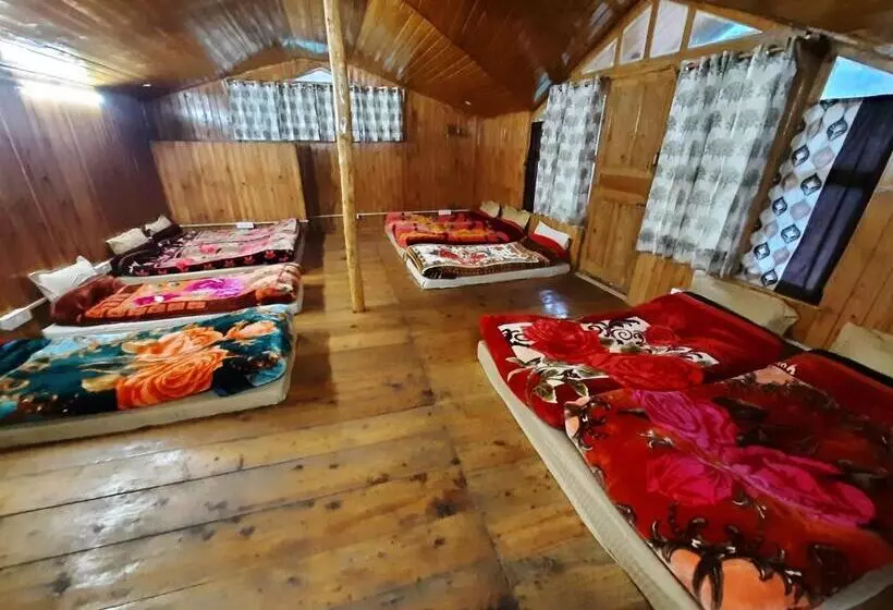 ホテル Jibhi Brook Retreat
