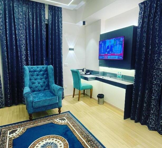 Neel Skye   Couple Friendly   Dlf My Pad, Gomtinagar , Lucknow