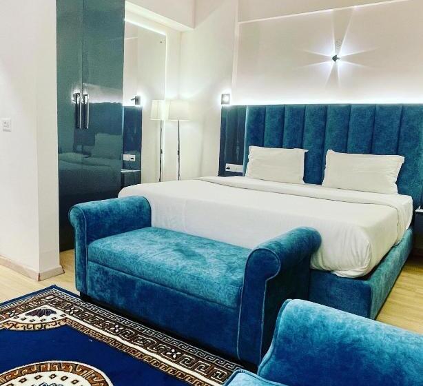 Neel Skye   Couple Friendly   Dlf My Pad, Gomtinagar , Lucknow