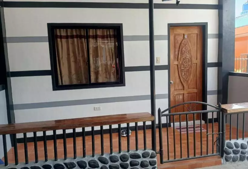 ペンション Moalboal Indino S Guesthouse Sardines Run And Sea Turtle 1 Minute Walking Distance