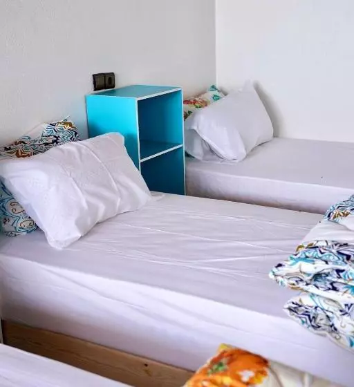 پانسیون Surf House Desert Point