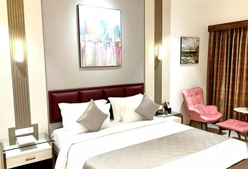 Pushpak Hotel & Convention