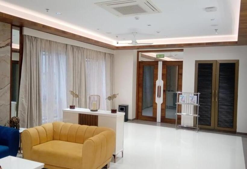 Pushpak Hotel & Convention