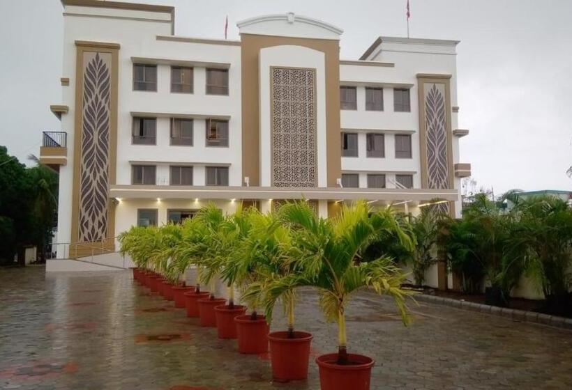 Pushpak Hotel & Convention