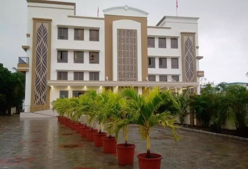 Pushpak Hotel & Convention