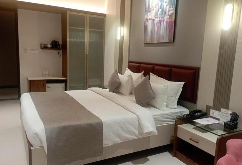 Pushpak Hotel & Convention