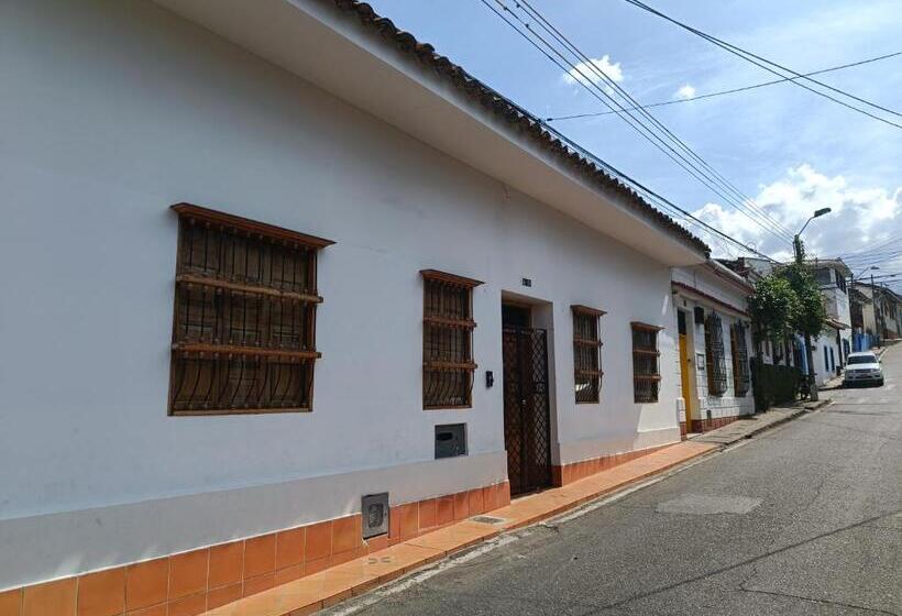 تختخواب و صبحانه Casa Carambolo