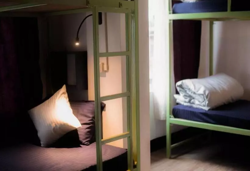 ベッドアンドブレックファースト Nerdvana Bunks Beds & Bites