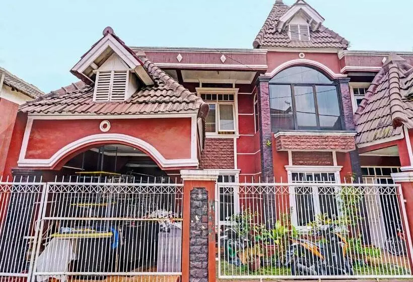 Hotelli Oyo Life 92546 Kost Merah Bojongsoang Syariah