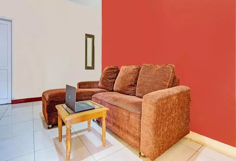 Hotelli Oyo Life 92546 Kost Merah Bojongsoang Syariah