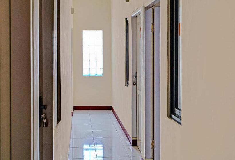 Hotel Oyo Life 92546 Kost Merah Bojongsoang Syariah