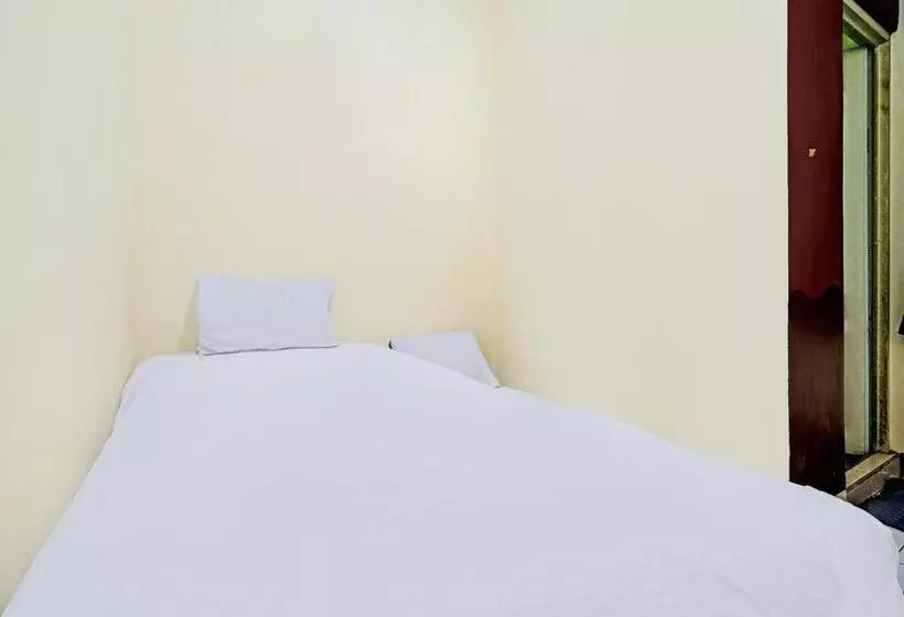 Hotelli Oyo Life 92546 Kost Merah Bojongsoang Syariah