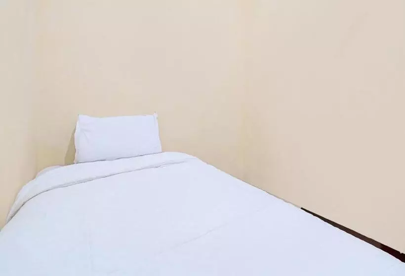 Hotelli Oyo Life 92546 Kost Merah Bojongsoang Syariah