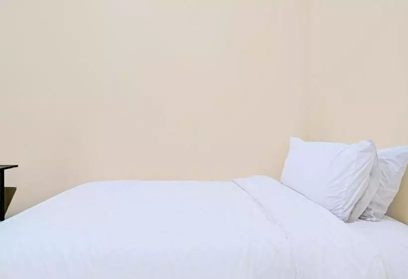 Hotelli Oyo Life 92546 Kost Merah Bojongsoang Syariah