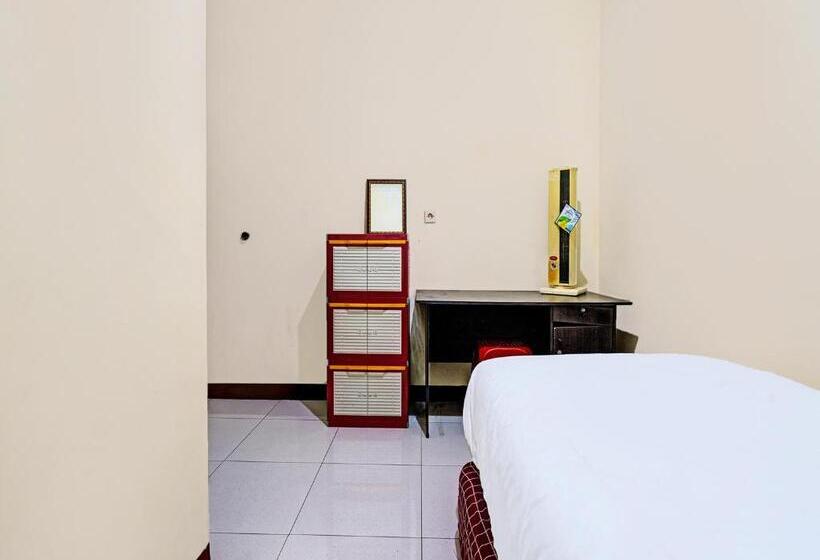 Hotel Oyo Life 92546 Kost Merah Bojongsoang Syariah