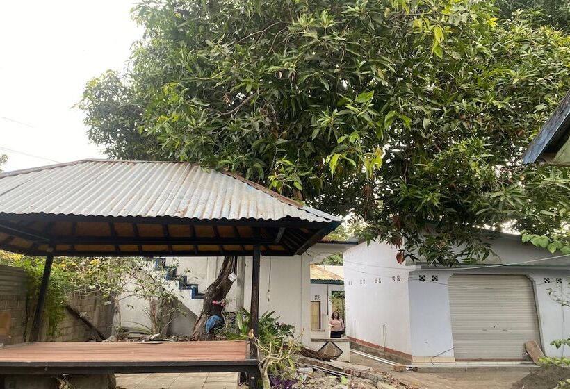 בית מלון כפרי Oyo Life Kos Bu Luh Mangku