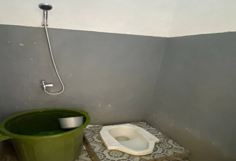 בית מלון כפרי Oyo Life Kos Bu Luh Mangku