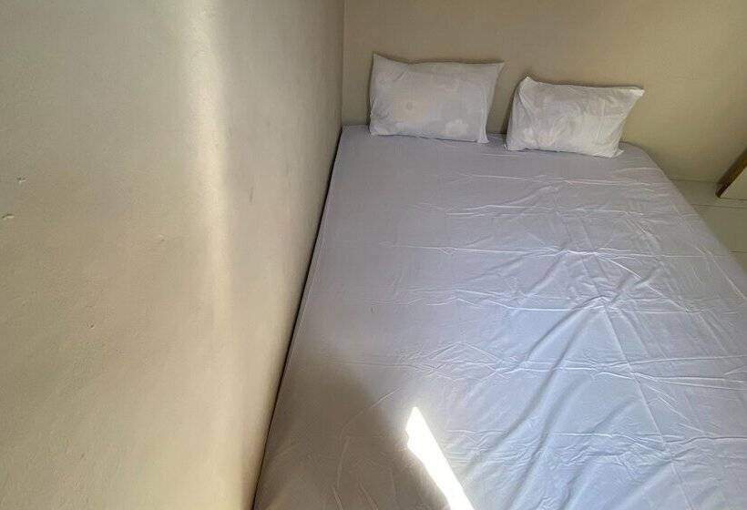 בית מלון כפרי Oyo Life Kos Bu Luh Mangku