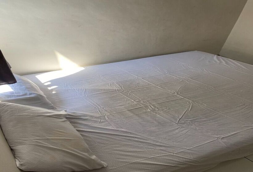 בית מלון כפרי Oyo Life Kos Bu Luh Mangku