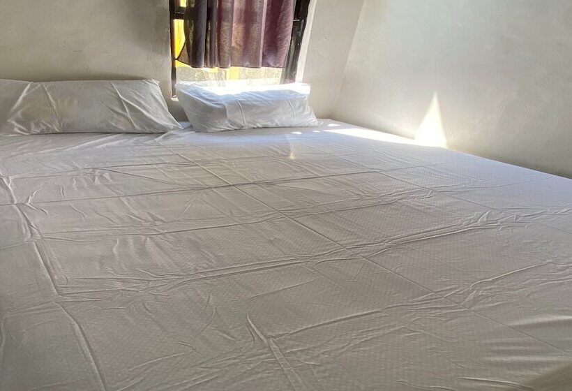 בית מלון כפרי Oyo Life Kos Bu Luh Mangku