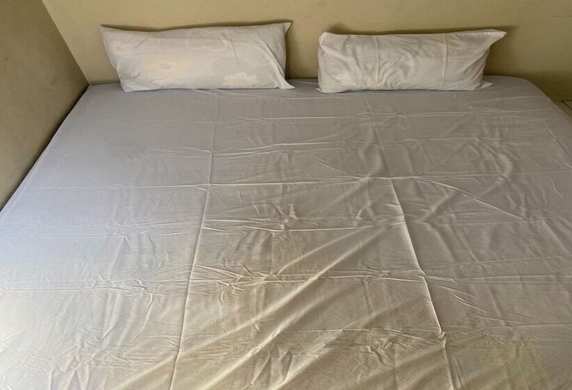 בית מלון כפרי Oyo Life Kos Bu Luh Mangku